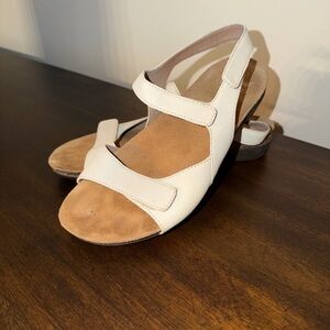 Dansko Leather Women’s Adjustable Sandals Size 38 Ivory Leather Comfort Shoes